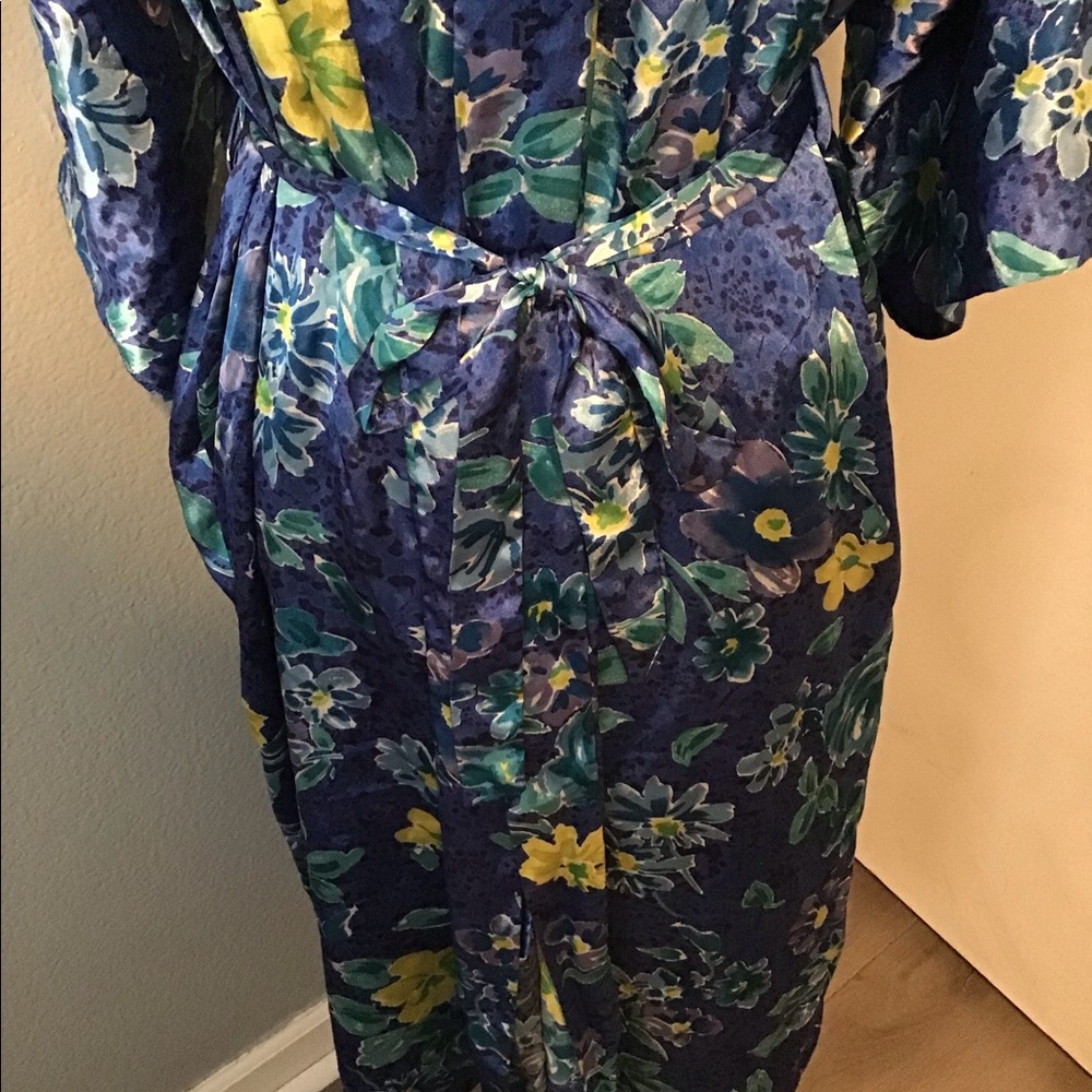 California Dynasty Beautiful Robe - Picture 4 of 8
